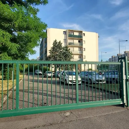 Studio Au Rdc Cote Cour Avec Parking Ferme Proche Autoroute Et Tram C Mulhouse Exterior photo