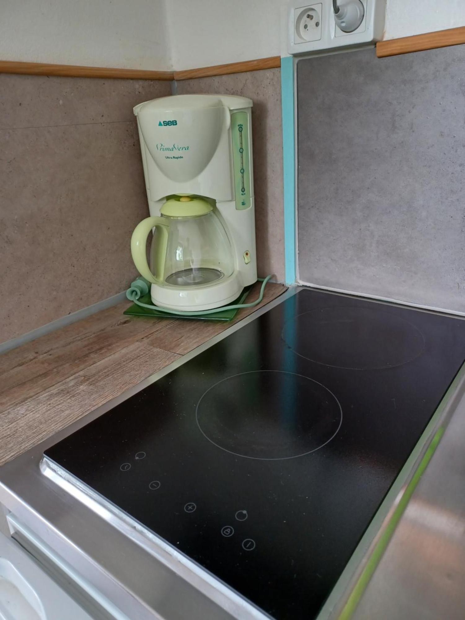 Apartment Au Rdc Cote Cour Avec Parking Ferme Proche Autoroute Et Tram C *