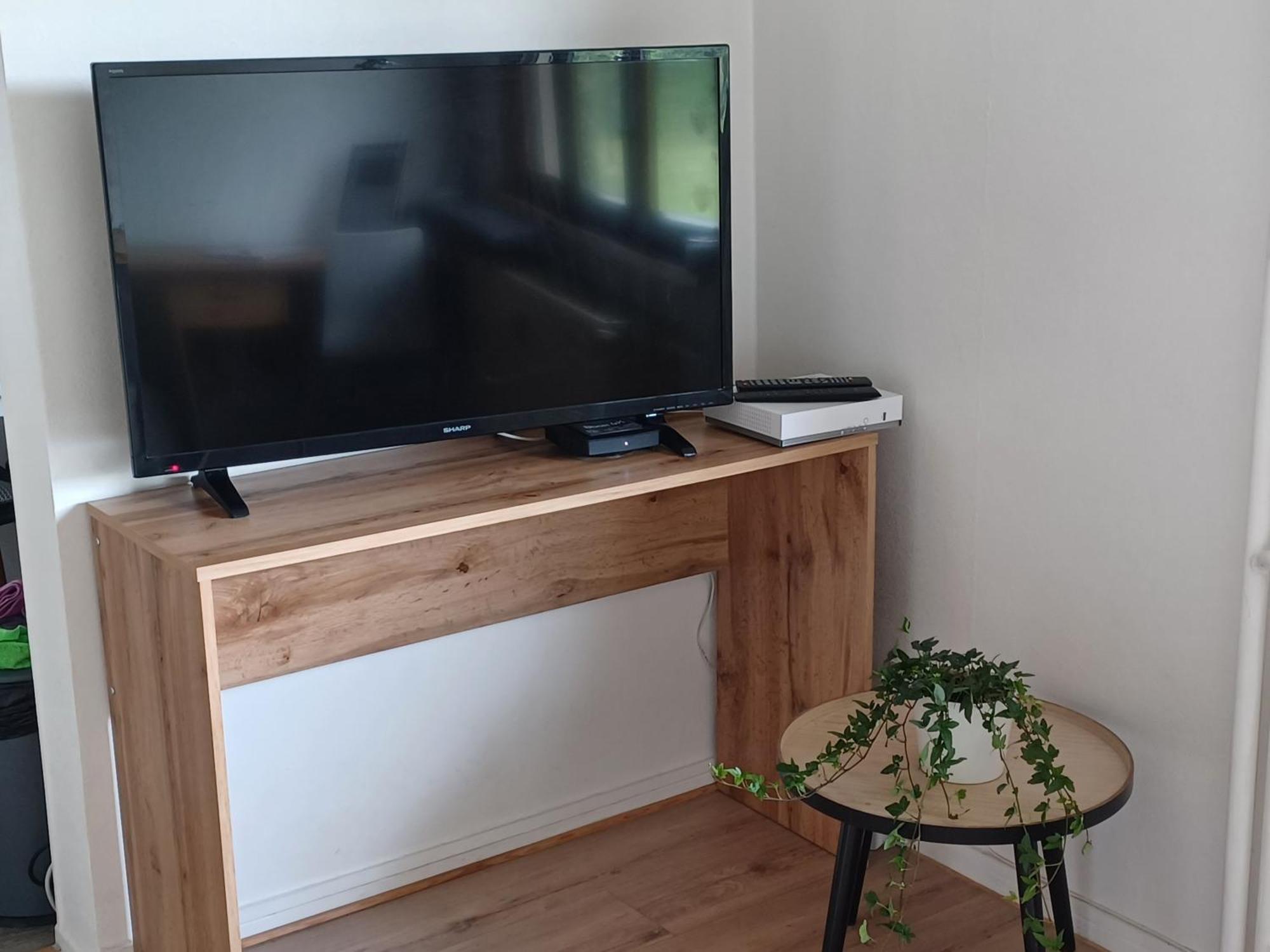 Apartment Au Rdc Cote Cour Avec Parking Ferme Proche Autoroute Et Tram C