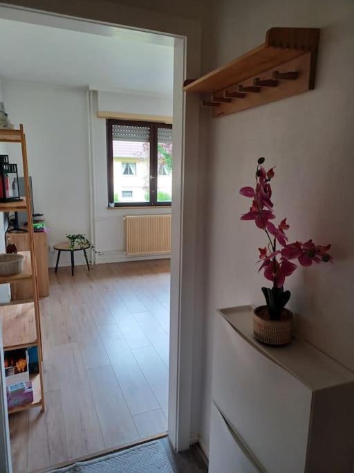 Au Rdc Cote Cour Avec Parking Ferme Proche Autoroute Et Tram C Apartment *