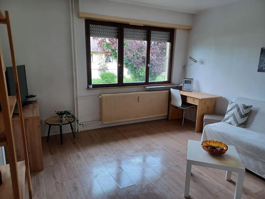 Au Rdc Cote Cour Avec Parking Ferme Proche Autoroute Et Tram C Apartment