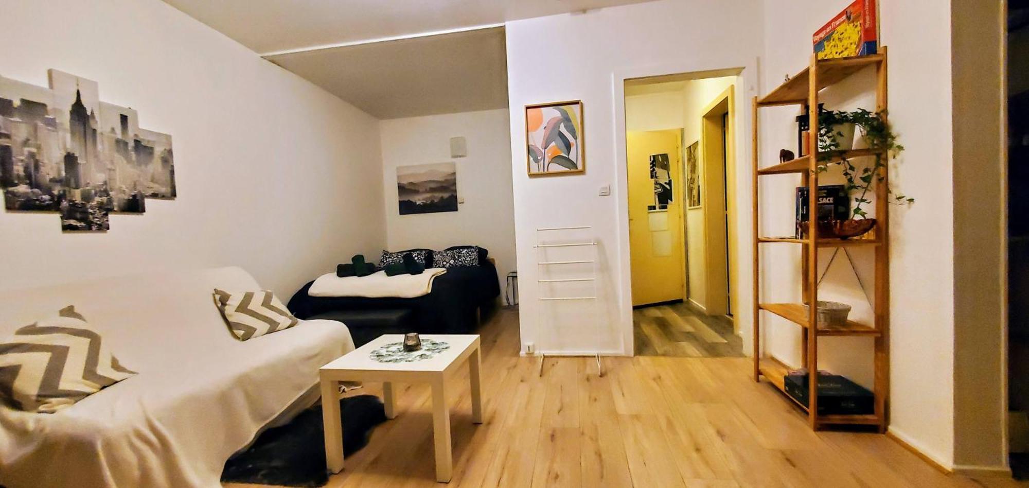 Au Rdc Cote Cour Avec Parking Ferme Proche Autoroute Et Tram C Apartment *