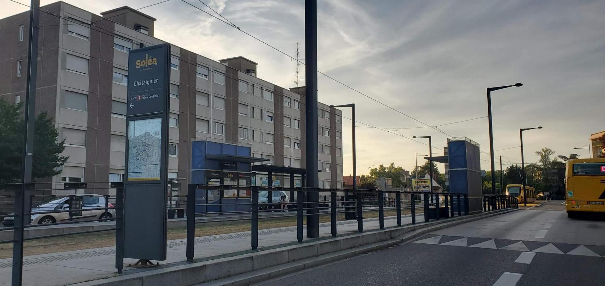 Au Rdc Cote Cour Avec Parking Ferme Proche Autoroute Et Tram C Apartment